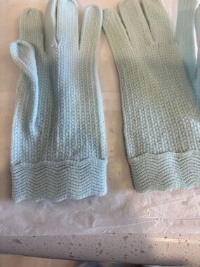 VINTAGE Light Blue -maybe mint greenish Knit Women's Gloves with Button Accent